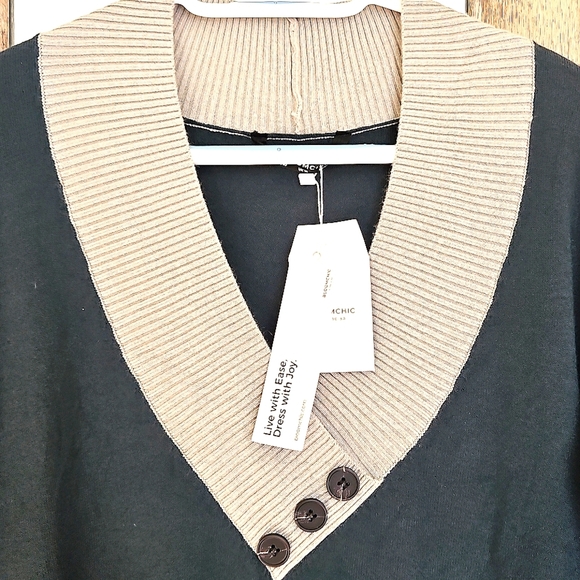 NWT BloomChic v neck two tone sweater sz. 10 or L Plus Size - Picture 2 of 7